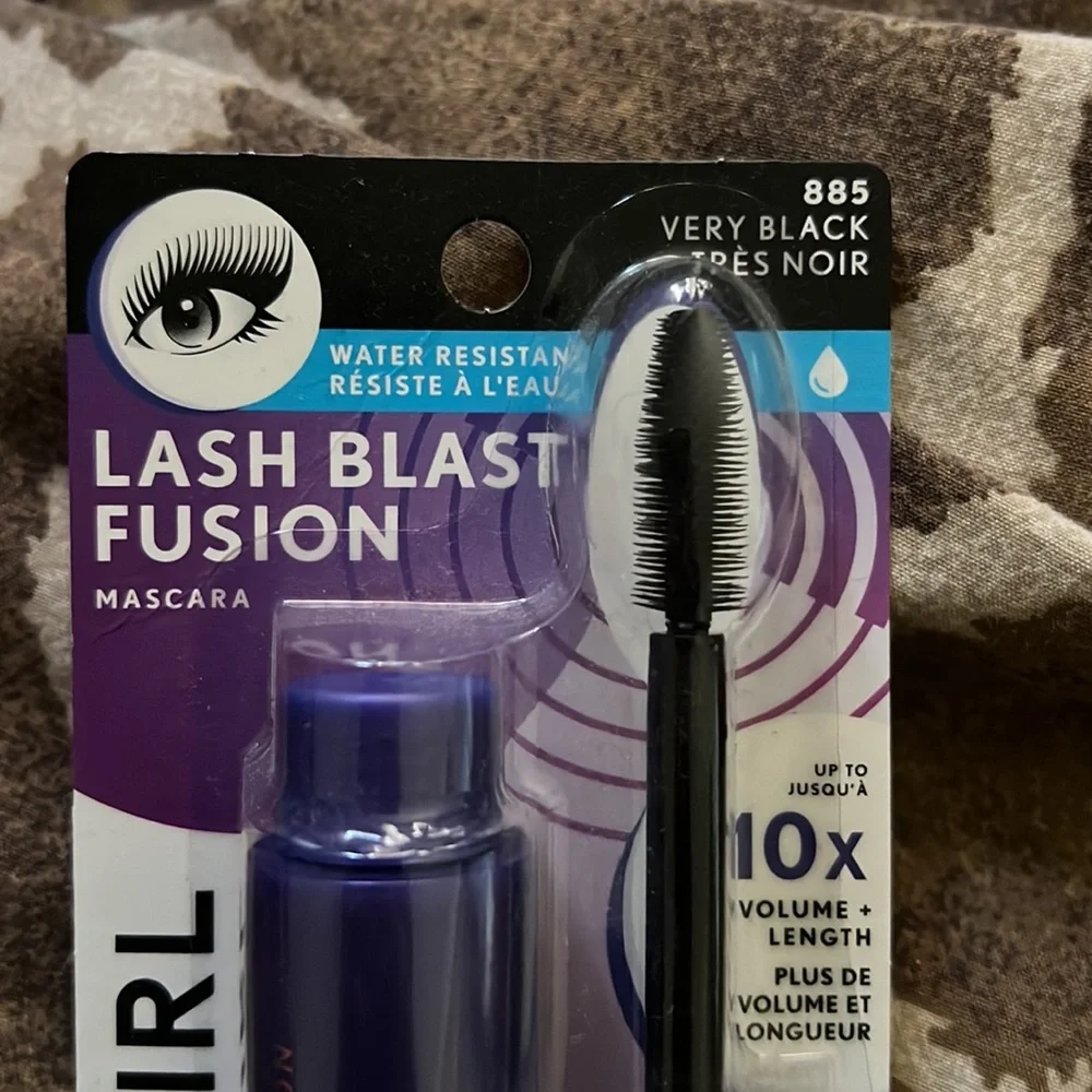 Cover Girl Lash Blast Fusion Water Resistant Mascara Very Black